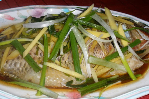 Nhờ không dùng quá nhiều gia vị nên món ăn này giữ lại được hương vị thơm ngon của món cá chép