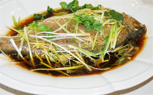 Cá chép hấp xì dầu chắc chắn là món ăn không còn xa lạ trong bữa ăn của nhiều gia đình Việt