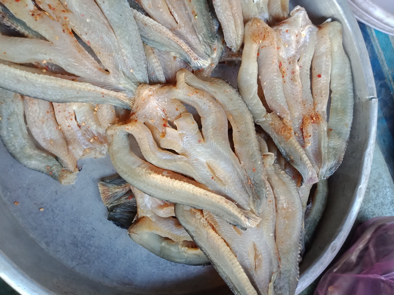 Cách làm khô cá lóc chiên giấm đường, ăn là nhớ!